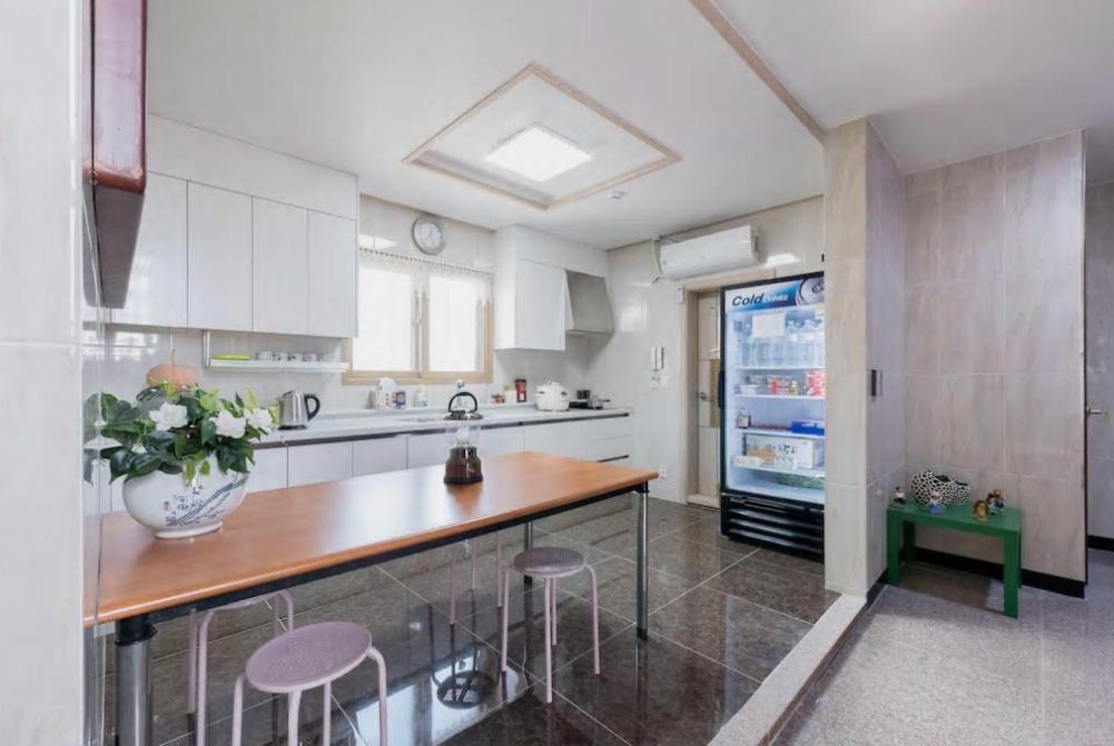 Hub Guest House Інчхон Екстер'єр фото
